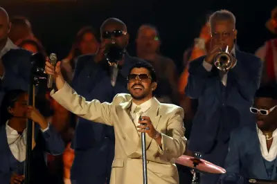 Bad Bunny é 1º latino a faturar US$ 1 bilhão em turnês