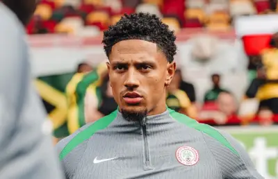 Beleza de goleiro nigeriano Maduka Okoye viraliza e atrai famosas