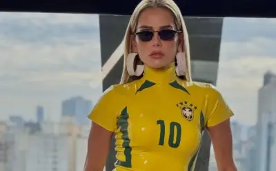 Blusa de látex de Deborah Secco na Copa tem origem fetichista