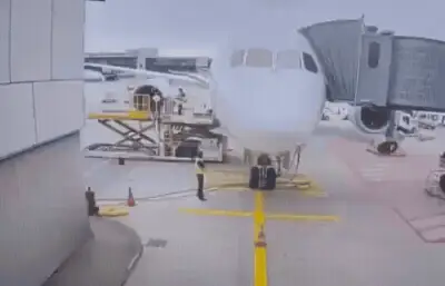 Boeing 787 da Lufthansa sofre colapso do trem de pouso em Frankfurt