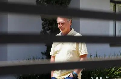 Briga entre Flávio e Michelle: Bolsonaro é culpado