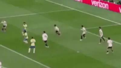 Bruno Guimarães responde com humor a brincadeira de Paquetá após bolada na Copa