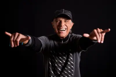 Carlinhos Vergueiro digitaliza álbum que uniu Fagner, Chico e Ronaldo