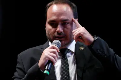 Carlos Bolsonaro diz que 'renasceu' em SC ao justificar pré-candidatura ao Senado