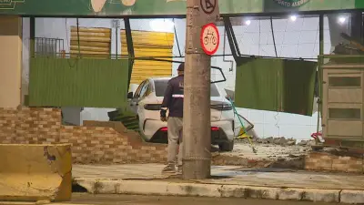 Carro elétrico invade restaurante na Zona Norte de Porto Alegre
