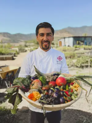 Chef Pablo Cáceres lança livro e faz jantar vegetariano no Cozinha 212