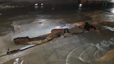 Chuva intensa abre cratera em cruzamento de Indaiatuba