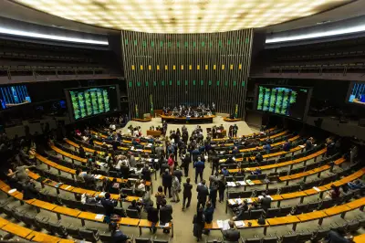 Câmara gastou R$ 40 milhões em propaganda de deputados em ano eleitoral