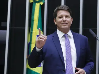 Deputado Mario Frias destinou R$ 154 mil a empresa investigada em contrato de Wi-Fi