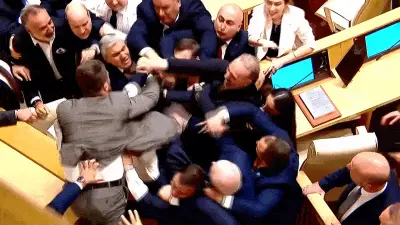 Deputados da Geórgia trocam socos durante sessão no Parlamento