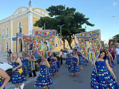 Desfile das Bandeiras abre festejos juninos no Recife