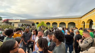 Despedida de vítimas de acidente na BR-116 que matou 16 pessoas