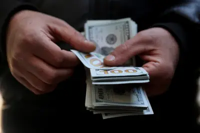 Dólar volta a subir e janela dos R$ 5 pode estar se fechando?