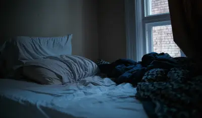 Dormir nu ou de pijama? Especialistas revelam o que é melhor para o sono