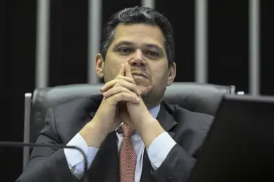 Durigan alerta Alcolumbre sobre pautas-bomba de R$ 270 bilhões