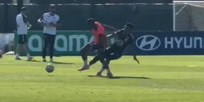Endrick leva entrada forte de Casemiro em treino da seleção brasileira