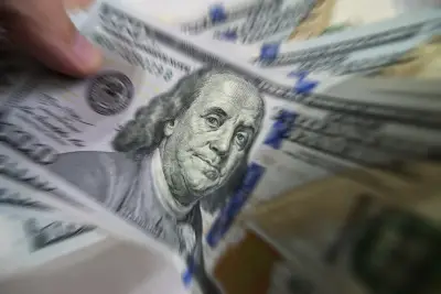 Entenda o que faz o dólar subir ou cair: tensões geopolíticas e inflação dos EUA