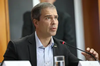 Ex-presidente do BRB escreve delação na Papudinha, mas acordo trava