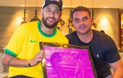 Flávio Bolsonaro critica Lula por piada sobre Neymar em evento