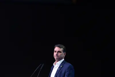 Flávio Bolsonaro define fator decisivo para substituto de Castro no RJ
