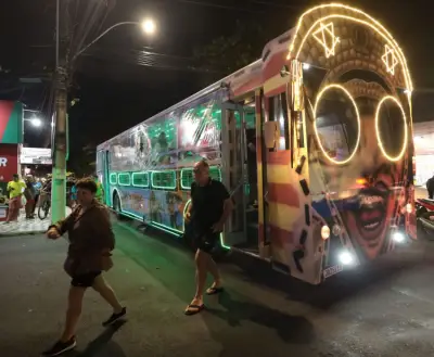 Gonzagão Itinerante: ônibus temático leva turistas à Rua São João em Aracaju
