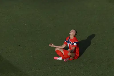 Haaland usa sobrenome da mãe na camisa da Noruega na Copa
