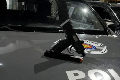 Homem preso com submetralhadora do Exército em Taubaté