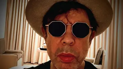 Ian McCulloch, vocalista do Echo & the Bunnymen, sofre acidente de carro