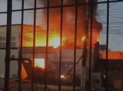 Incêndio atinge galpão de recicláveis na Zona Oeste de Aracaju