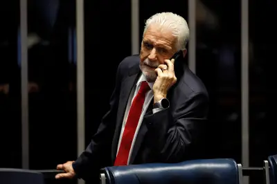 Jaques Wagner diz que segue na liderança do governo no Senado após operação