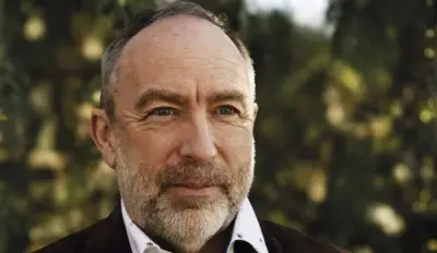 Jimmy Wales lança livro sobre confiança e defende Wikipedia na era da IA