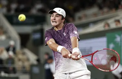 João Fonseca cai nas quartas de Roland Garros para tcheco Mensik