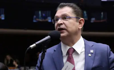 Líder do PL na Câmara aciona embaixada dos EUA após TSE mandar remover vídeo sobre PT e facções