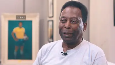 Leilão de itens de Pelé ultrapassa R$ 38 milhões; camisa de 1958 é destaque