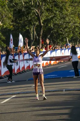 Maratona do Rio tem recorde feminino histórico; elite masculina fica a 2 segundos