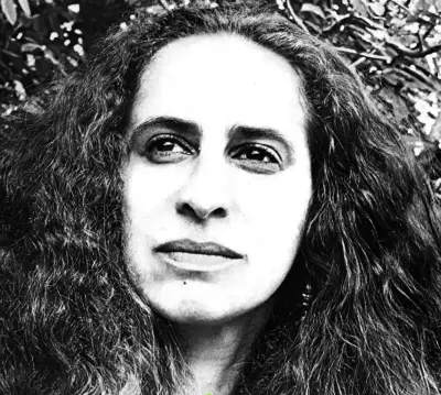 Maria Bethânia 80 anos: canto que educa, comove e inebria o Brasil