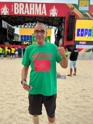 Marroquino cruza o Atlântico para torcer na Arena Copacabana