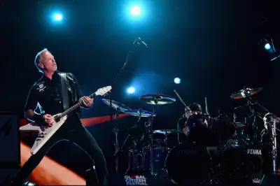 Metallica doa R$ 140 mil a banco de alimentos vazio em cidade