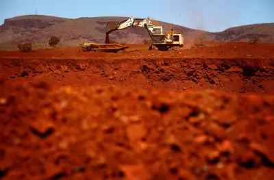 Minério de ferro oscila com aumento da produção de ferro-gusa na China