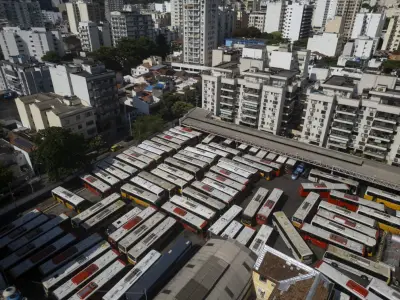 Motoristas de ônibus do Rio entram em greve; Justiça determina 50% da frota
