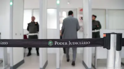Mulher trans absolvida de homicídio em Fortaleza após prisão em Londres