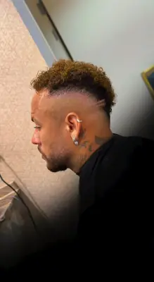 Neymar muda corte de cabelo para jogo que pode marcar seu retorno