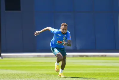 Neymar volta à seleção após quase três anos e testa ritmo no Santos