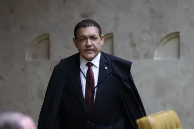 Nunes Marques relator de processo de Flávio Bolsonaro contra Lula