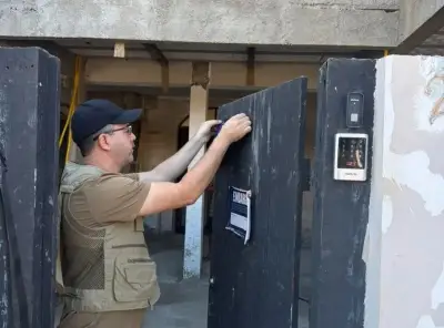 Obra embargada em Búzios é flagrada em funcionamento e polícia é acionada