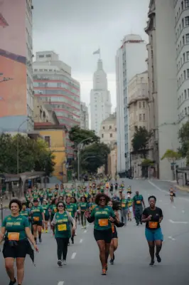 Olympikus celebra 50 anos com corridas que transformam comunidades