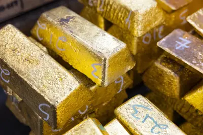 Ouro fecha em alta com alívio do petróleo e foco em Oriente Médio