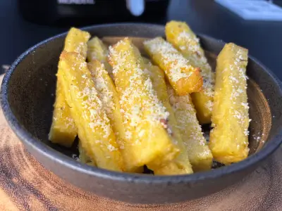 Palitinhos de polenta na airfryer: receita sequinha e menos calórica