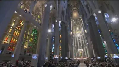 Papa Leão XIV abençoa nova torre da Sagrada Família em Barcelona