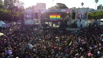 Parada Livre de Porto Alegre celebra orgulho LGBTQIA+